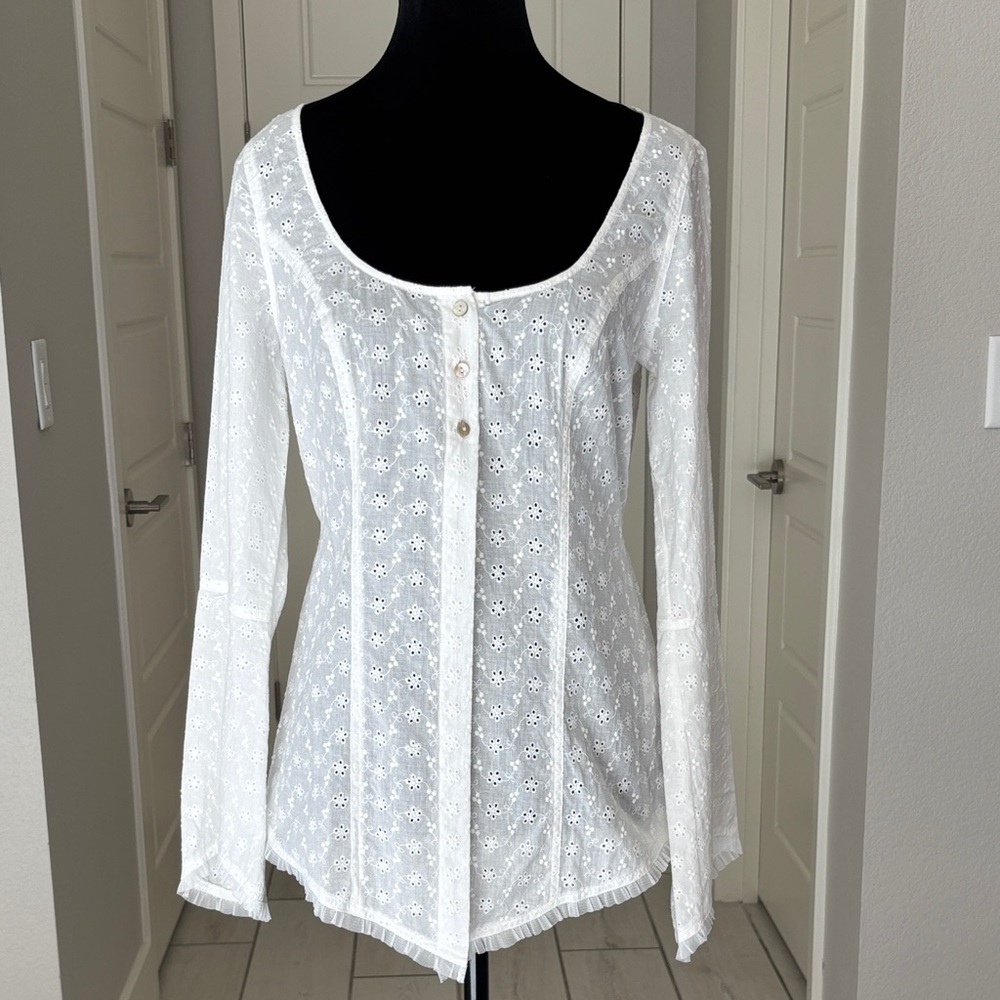 Frankies Bikinis x Sydney Sweeney Bardot Eyelet Flyaway Top White NWT Size L - Picture 2 of 15